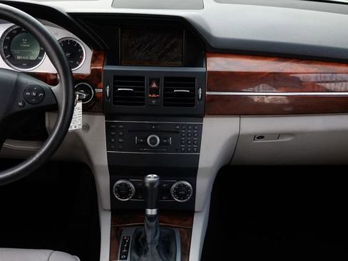 Used 2010 Mercedes-Benz GLK 350 2WD w/ Multimedia Pkg image 40