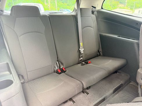 Used 2017 Chevrolet Traverse LT w/ Style and Technology Package FWD image 16