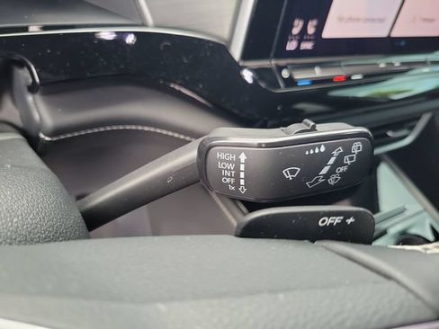 Used 2026 Volkswagen Atlas Cross Sport SE FWD image 26