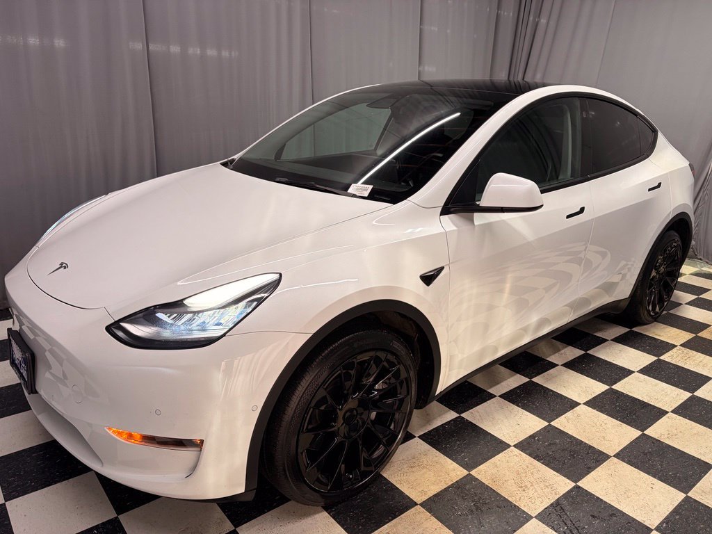 Used 2022 Tesla Model Y Long Range AWD/4WD image 1