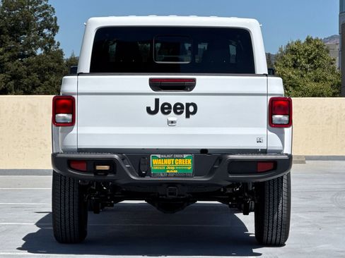 New 2026 Jeep Gladiator Sport AWD/4WD image 5