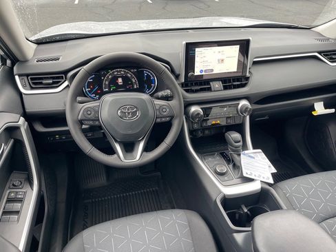 New 2025 Toyota RAV4 XLE image 4