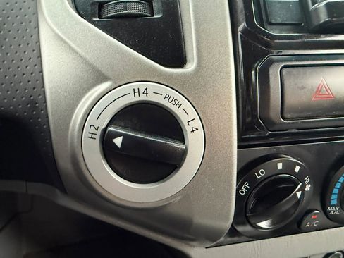 Used 2014 Toyota Tacoma 4x4 Double Cab w/ SR5 Package image 18