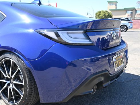 Used 2023 Toyota GR86 RWD image 10