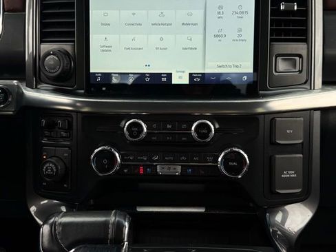 Certified 2022 Ford F150 Lariat w/ Equipment Group 502A High image 31