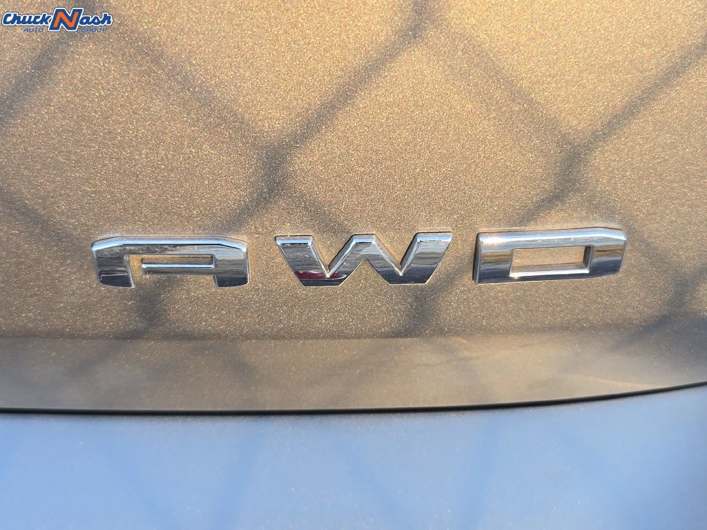 Used 2024 GMC Terrain SLT AWD/4WD image 8