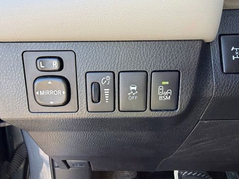 Used 2013 Toyota RAV4 Limited AWD/4WD image 9