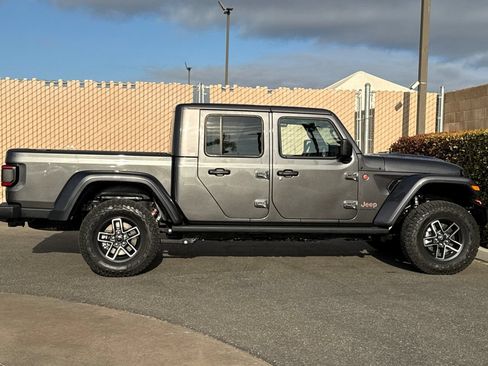 Used 2025 Jeep Gladiator Mojave w/ Convenience Group AWD/4WD image 3