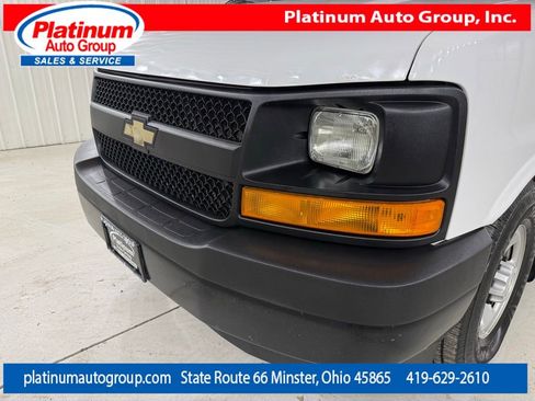Used 2017 Chevrolet Express 3500 Extended RWD image 16