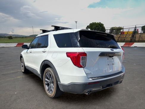 Used 2022 Ford Explorer XLT w/ Equipment Group 202A AWD/4WD image 4