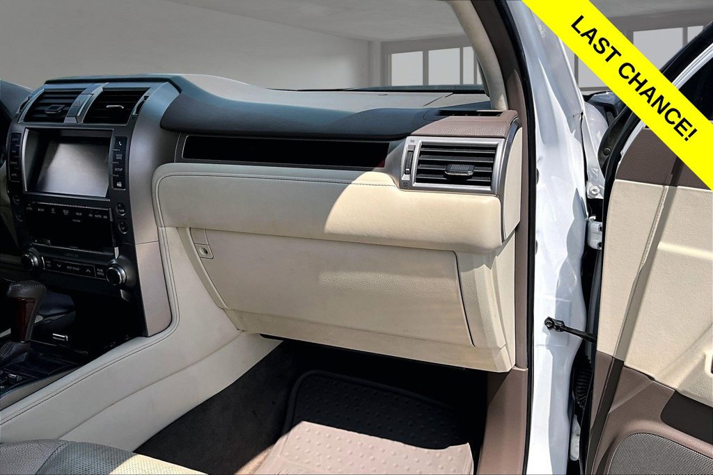 Used 2016 Lexus GX 460 w/ Premium Package AWD/4WD image 17
