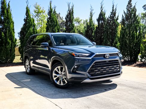 Used 2025 Toyota Grand Highlander AWD Hybrid image 2