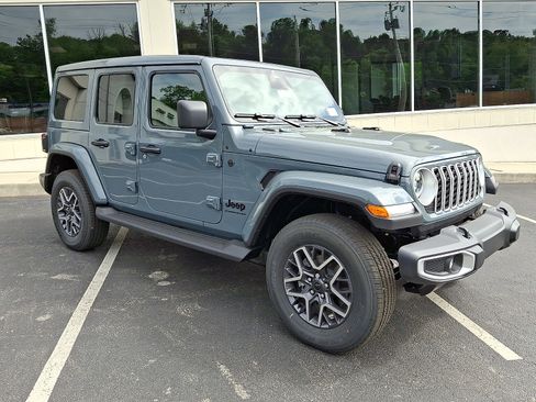 New 2026 Jeep Wrangler Unlimited Sahara AWD/4WD image 2