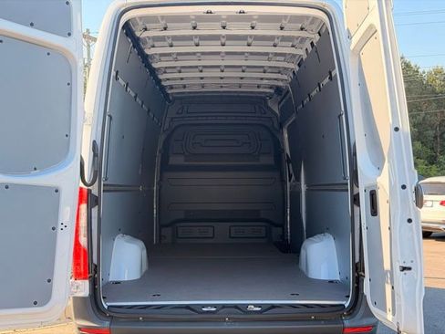 Used 2025 Mercedes-Benz Sprinter 2500 image 13