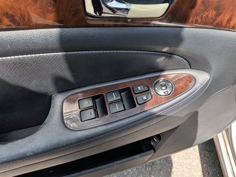 Used 2010 Hyundai Genesis 3.8 RWD image 9