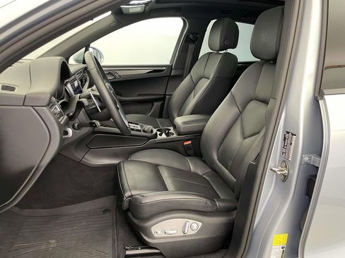Used 2025 Porsche Macan image 5