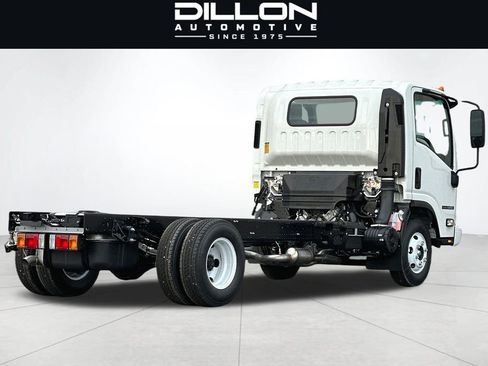 Used 2024 Isuzu NPR RWD image 4