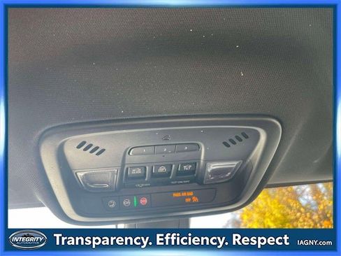 Used 2023 Chevrolet Traverse RS image 33