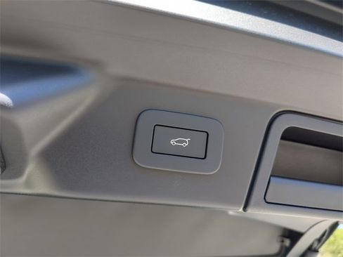 Used 2026 Land Rover Range Rover Velar S image 9