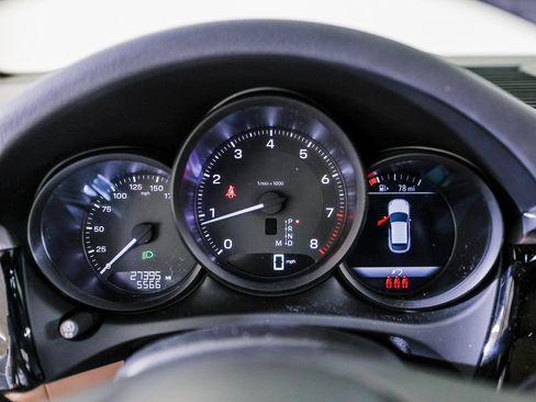 Certified 2023 Porsche Macan image 15