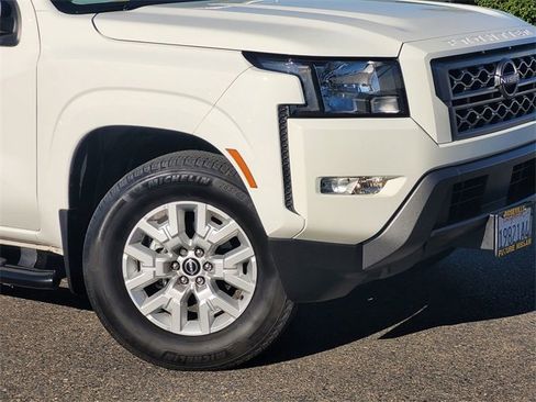 Certified 2022 Nissan Frontier SV image 9