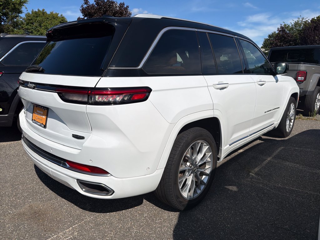 Used 2023 Jeep Grand Cherokee Summit w/ Luxury Tech Group V AWD/4WD image 3