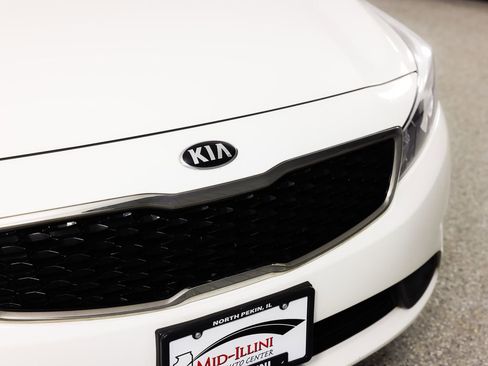 Used 2017 Kia Forte LX image 4