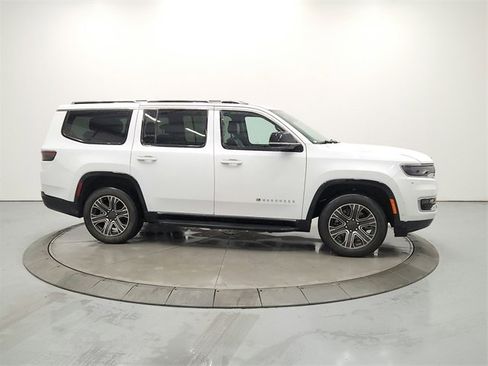 Used 2024 Jeep Wagoneer Series II w/ Flexible Seating Group image 8