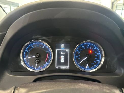 Used 2017 Toyota Corolla SE w/ Carpet Mat Package (TMS) FWD image 11