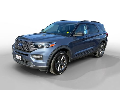 Certified 2021 Ford Explorer XLT w/ Equipment Group 202A RWD image 1