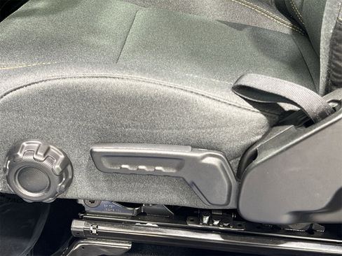 Used 2024 Jeep Gladiator Sport image 12