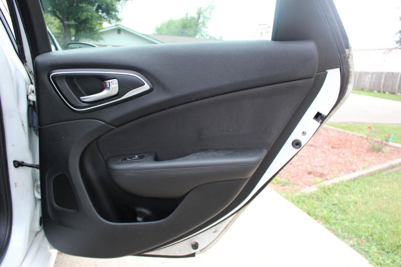 Used 2015 Chrysler 200 Limited w/ Convenience Group FWD image 34