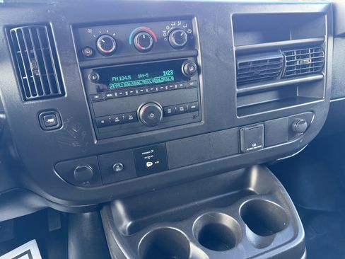 Used 2024 GMC Savana 2500 w/ Driver Convenience Package image 5