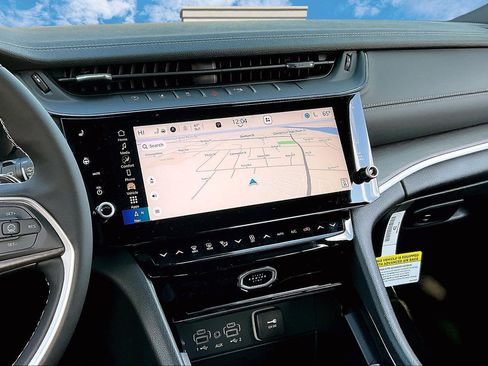 New 2026 Jeep Grand Cherokee Limited w/ Limited Altitude Package image 7