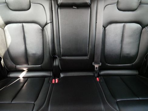 Used 2023 Jeep Grand Cherokee Limited w/ Black Appearance Package image 13