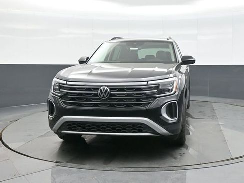 New 2026 Volkswagen Atlas Peak Edition image 2