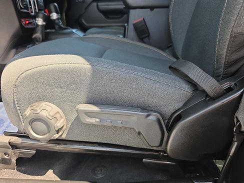 Used 2025 Jeep Wrangler Sport AWD/4WD image 14