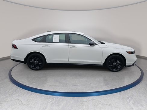 Used 2025 Honda Accord SE image 4