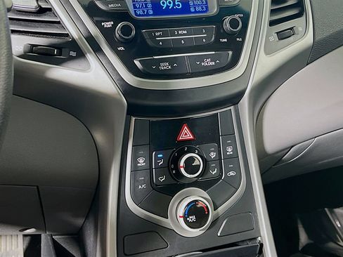 Used 2016 Hyundai Elantra SE FWD image 13