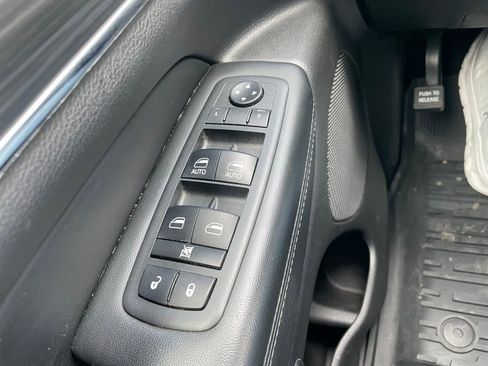 Used 2019 Jeep Grand Cherokee Limited w/ Luxury Group II AWD/4WD image 27