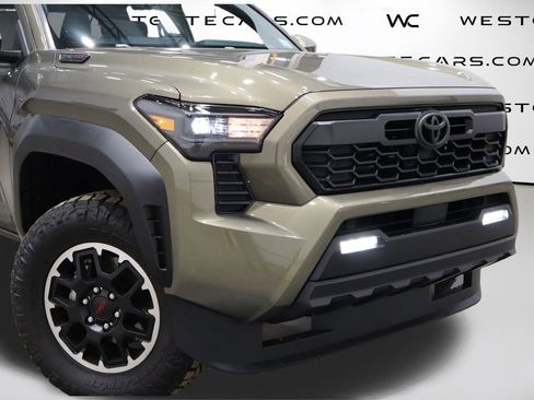 Used 2025 Toyota Tacoma TRD Off-Road image 40