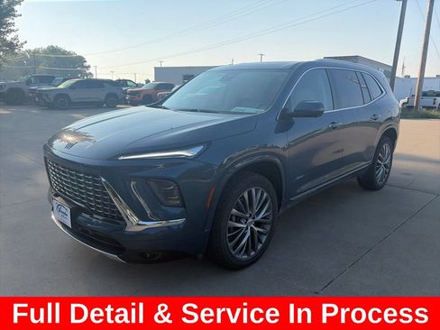 Used 2026 Buick Enclave Avenir w/ Super Cruise Package AWD/4WD image 3