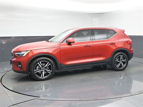 Used 2023 Volvo XC40 B5 Plus w/ Driver Assist Package image 4