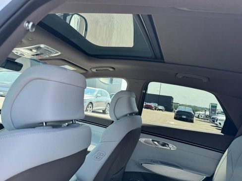 Certified 2026 Genesis GV70 2.5T Advanced AWD/4WD image 7