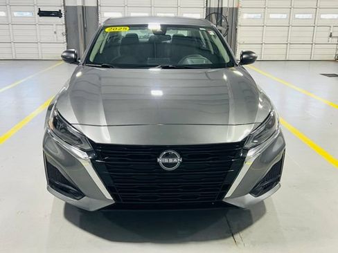 Used 2025 Nissan Altima 2.5 S FWD image 12