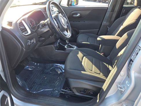 Used 2021 Jeep Renegade Latitude w/ Luxury Group I image 26