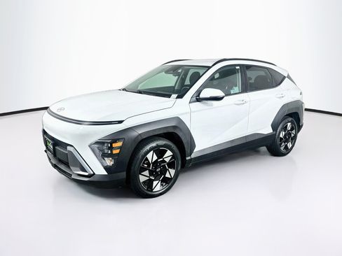 Used 2025 Hyundai Kona SEL FWD image 3