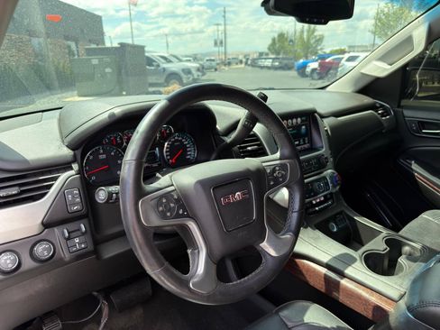 Used 2018 GMC Yukon XL SLT w/ Open Road Package AWD/4WD image 9