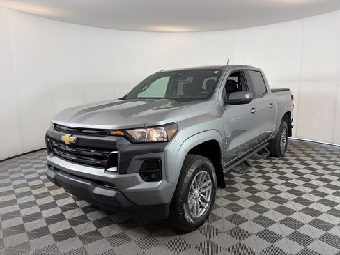 Certified 2024 Chevrolet Colorado LT w/ LT Convenience Package II AWD/4WD image 2