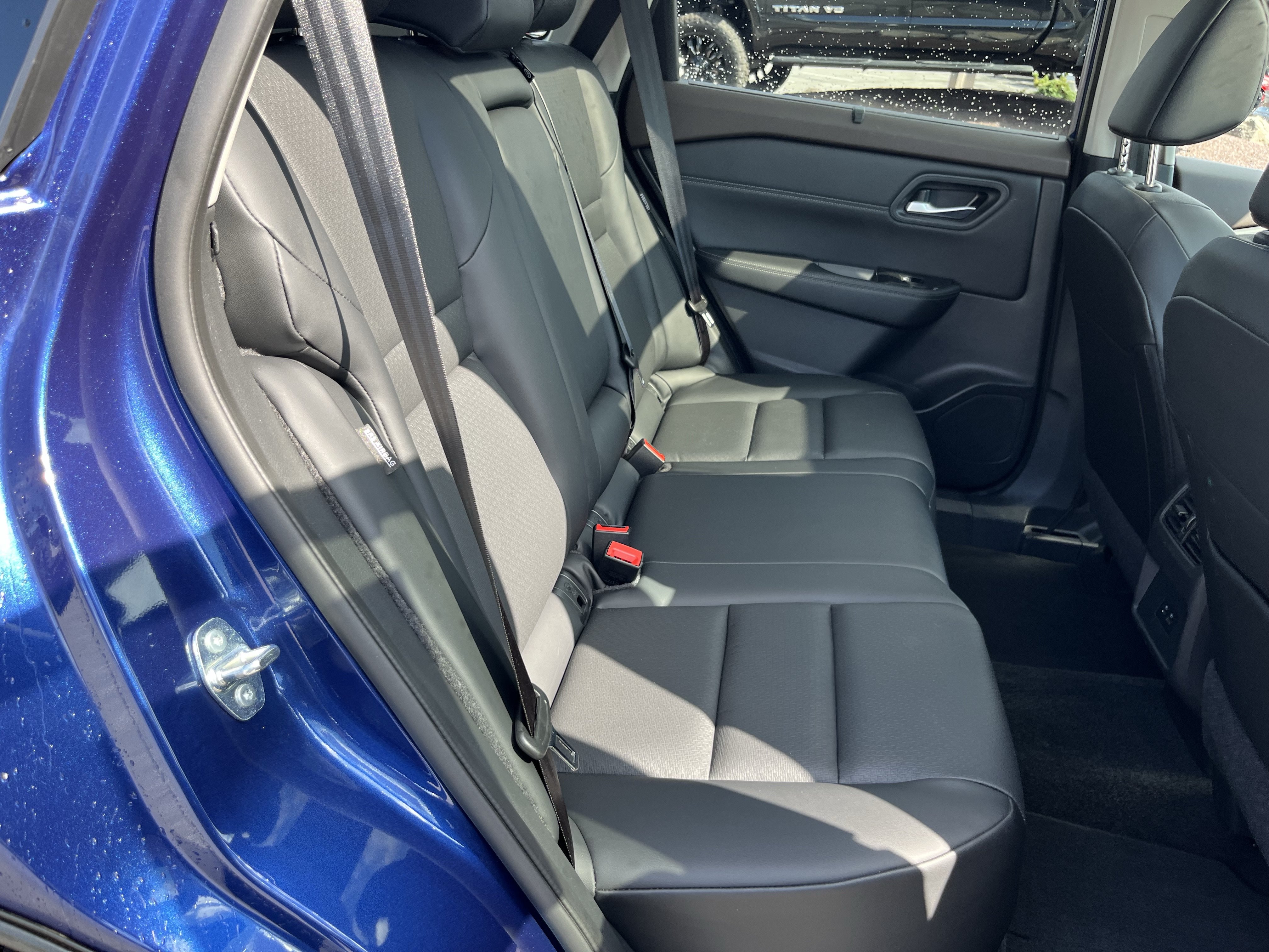 Used 2023 Nissan Rogue SV w/ SV Premium B Package AWD/4WD image 4